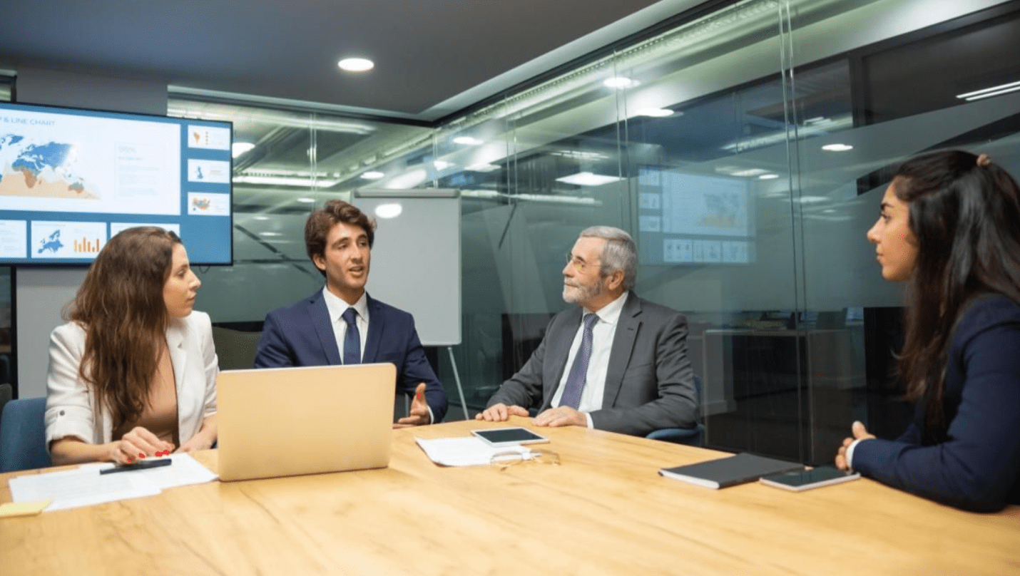 The First 48 Hours of a Business Reputation Crisis: What to Do 
